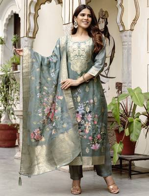 Women's grey chanderi cotton silk embroidered kurta pant set with jacquard chanderi dupatta 3