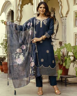 Women's navy blue viscose chanderi silk embroidered kurta pant set with jacquard organza dupatta 3