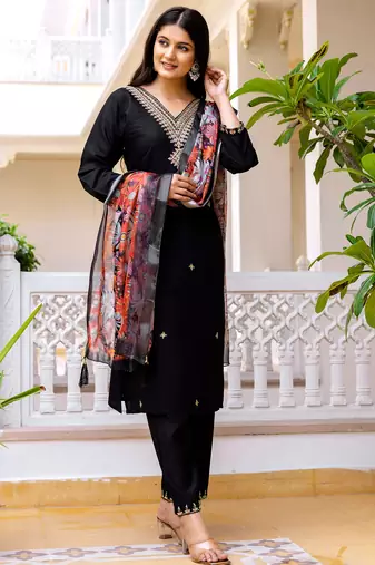 Women's black viscose chanderi silk embroidered kurta pant set with jacquard organza dupatta