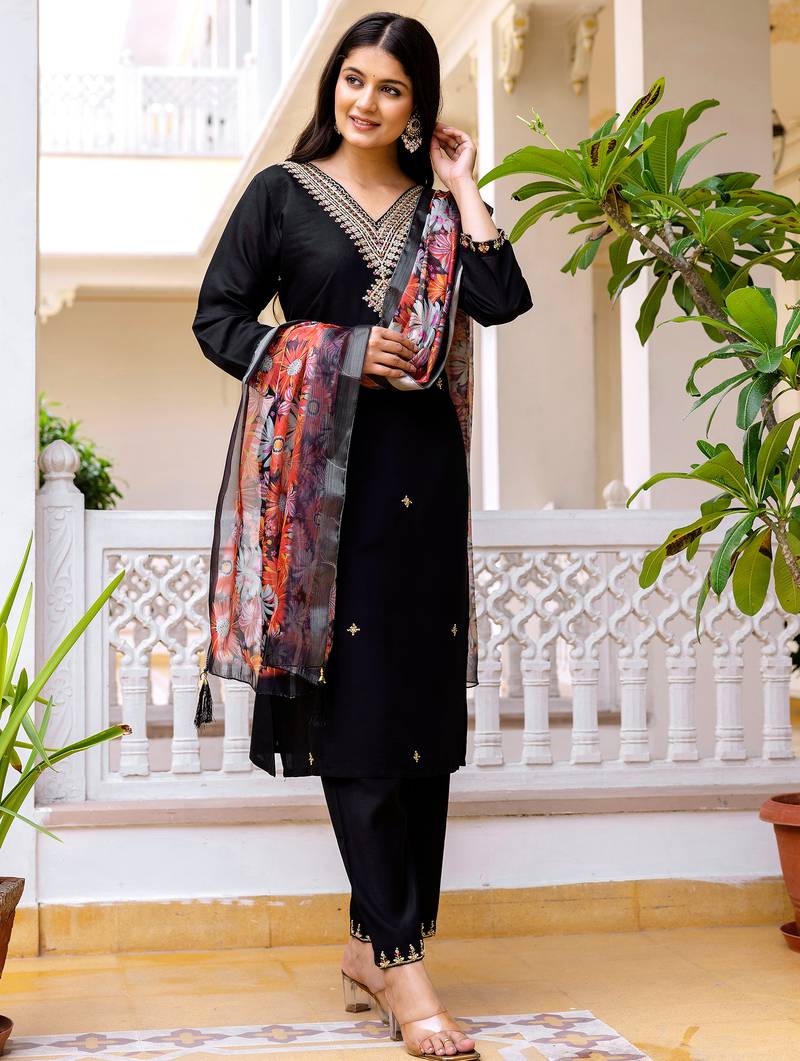 Women's black viscose chanderi silk embroidered kurta pant set with jacquard organza dupatta