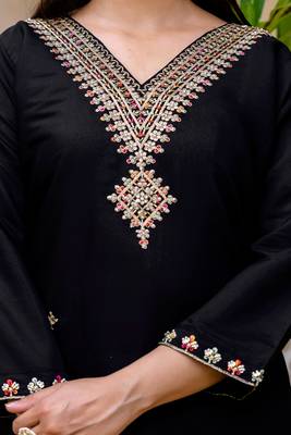 Women's black viscose chanderi silk embroidered kurta pant set with jacquard organza dupatta 5