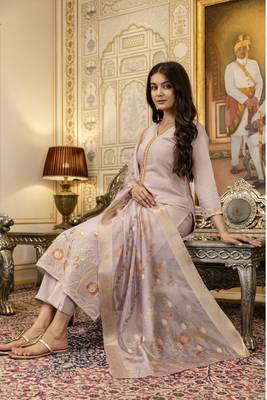 Women's lavender viscose silk embroidered kurta pant set with jacquard organza dupatta 3
