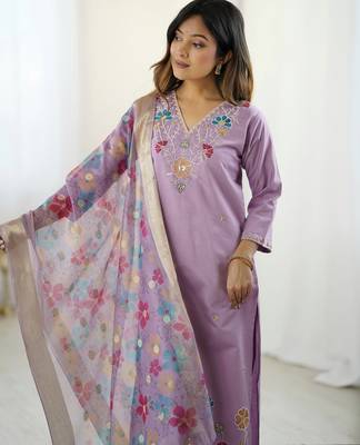 Women's lavender viscose silk sequin stone embroidered kurta pant set with organza dupatta 4