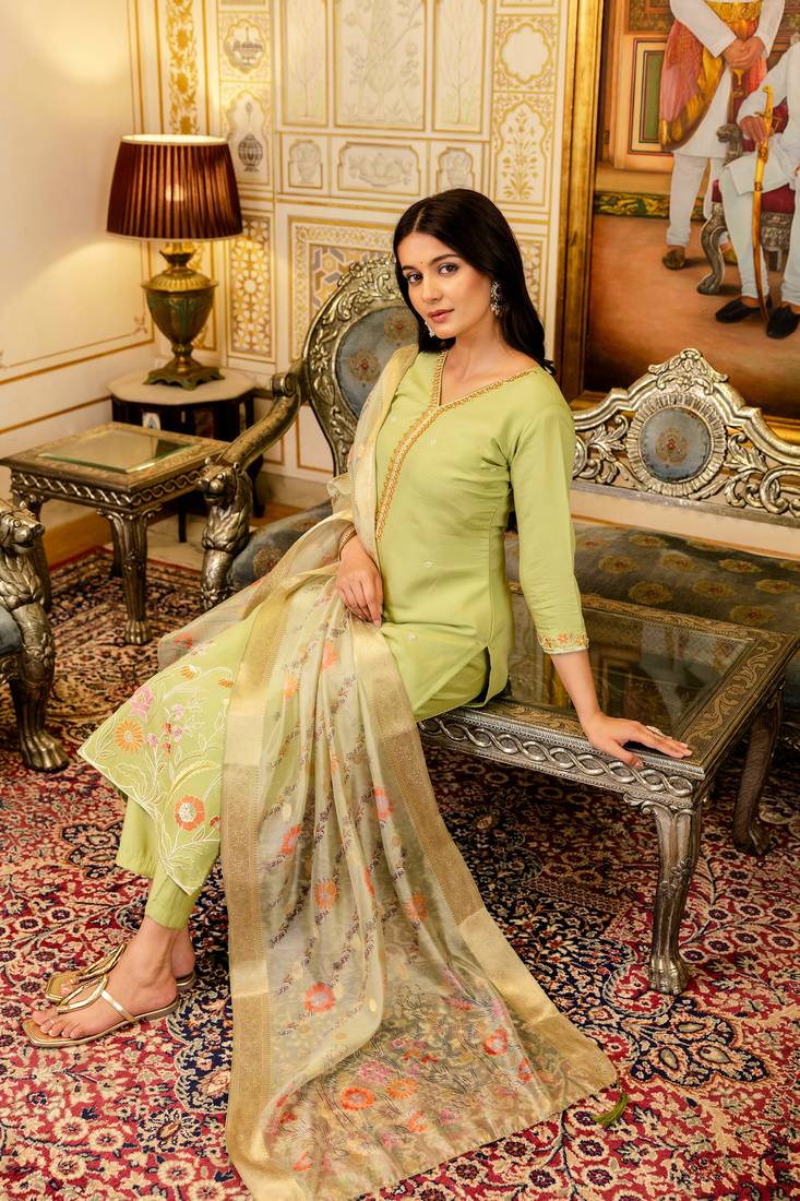 Women's lemon green viscose silk embroidered kurta pant set with jacquard organza dupatt