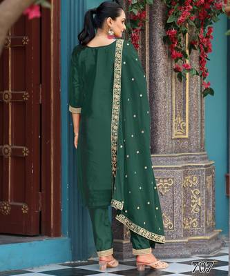  dark green viscose jacquard embroidered ethnic kurta set with palazzo & dupatta 2