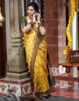 yellow green silk blend banarasi saree with unstitched blouse piece 4
