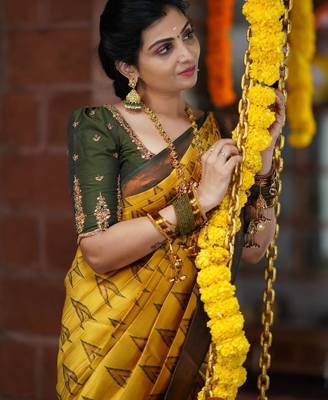 yellow green silk blend banarasi saree with unstitched blouse piece 5