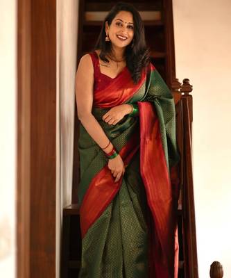 grren red silk blend banarasi saree with unstitched blouse piece 2