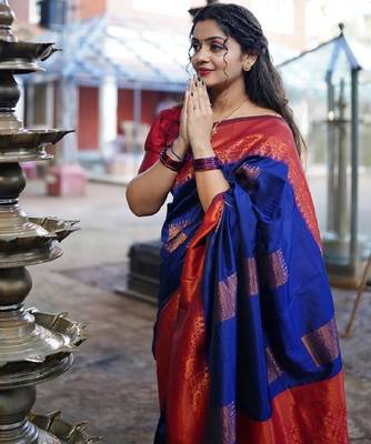 neavy blue red silk blend banarasi saree with unstitched blouse piece 3