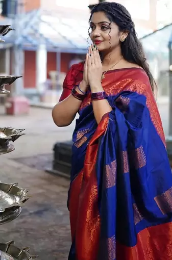 neavy blue red silk blend banarasi saree with unstitched blouse piece