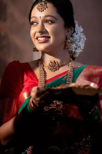 green red silk blend banarasi saree with unstitched blouse piece