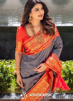 blue red silk blend banarasi saree with unstitched blouse piece 4