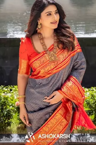 blue red silk blend banarasi saree with unstitched blouse piece