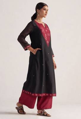 Black and maroon woven kurta set 1