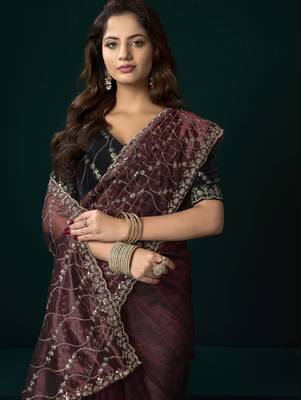 maroon net saree with embroidered pallu work 4