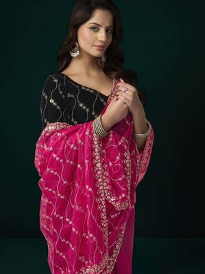pink net saree with embroidered pallu work 3
