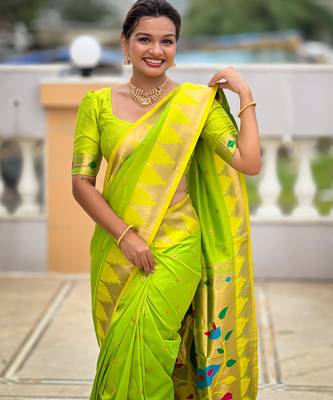 Soft paithani silk saree with zari weawing motifs design and meenakari weawing rich pallu 4