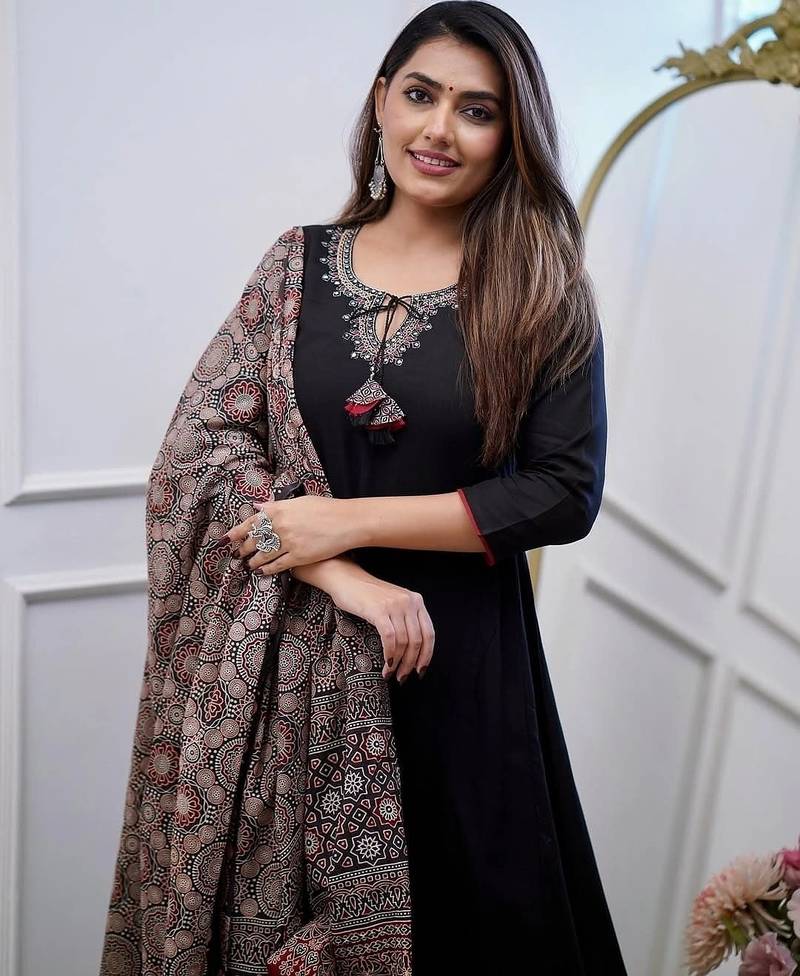 Black color viscose palazzo kurta set