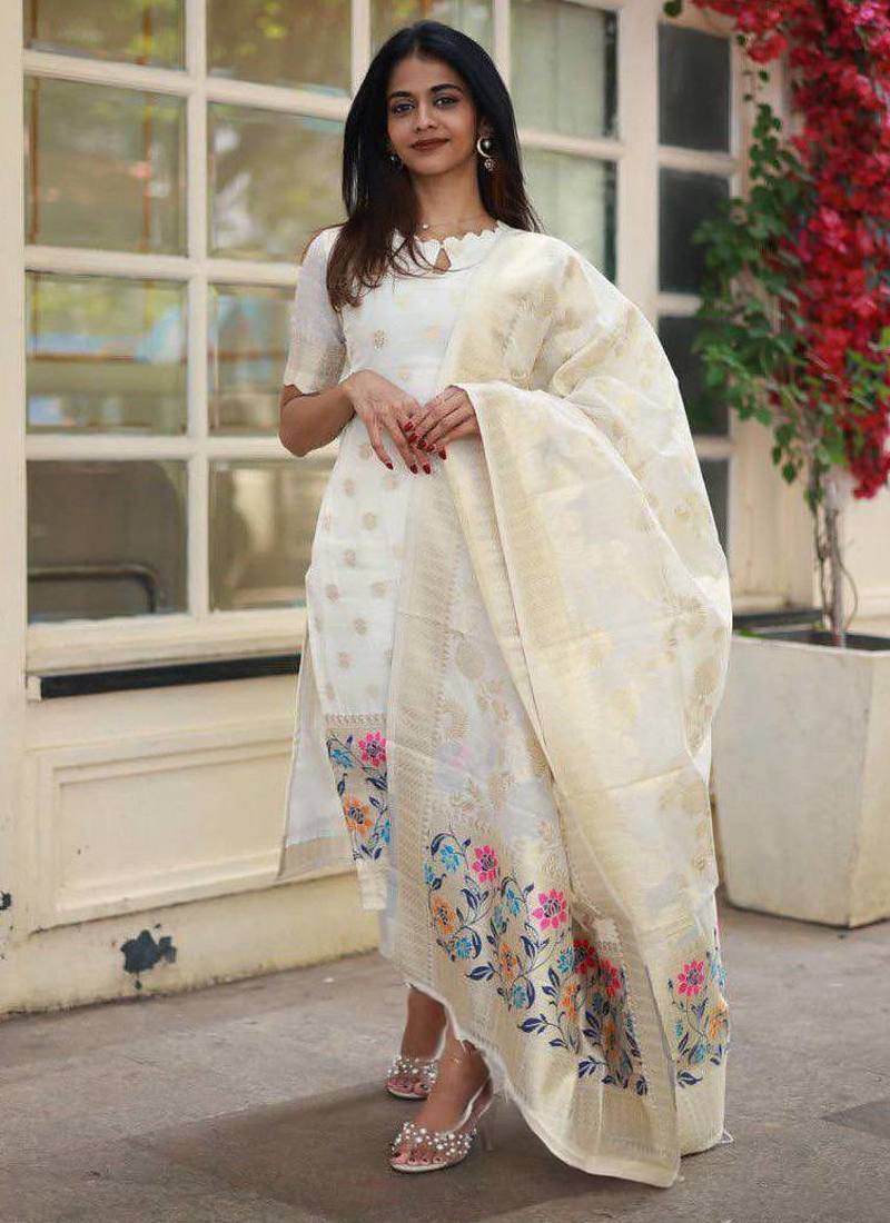 Off white viscose jacquard embroidered kurta set