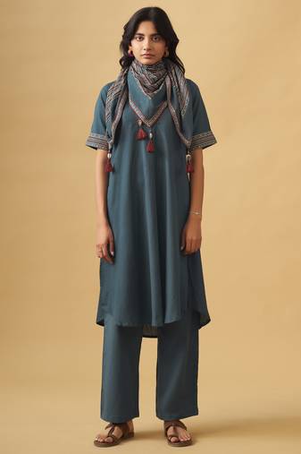 Blue textured cotton kurta set with matching scarf