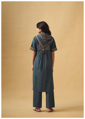Blue textured cotton kurta set with matching scarf 2