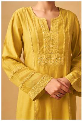 Sunlit mustard viscose rayon kurta set with sheer organza dupatta 4