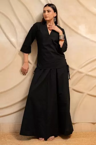 Black ethnic v-neck top & flowing skirt set of 2