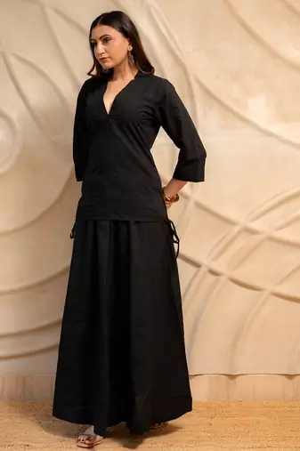 Black ethnic v-neck top & flowing skirt set of 2