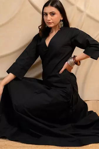 Black ethnic v-neck top & flowing skirt set of 2