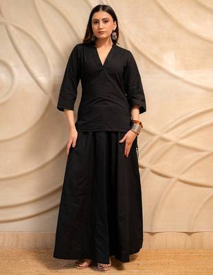 Black ethnic v-neck top & flowing skirt set of 2 5