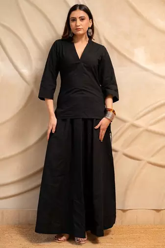Black ethnic v-neck top & flowing skirt set of 2
