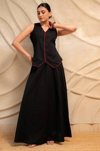 black sleeveless v-neck top with flared skirt set of 2