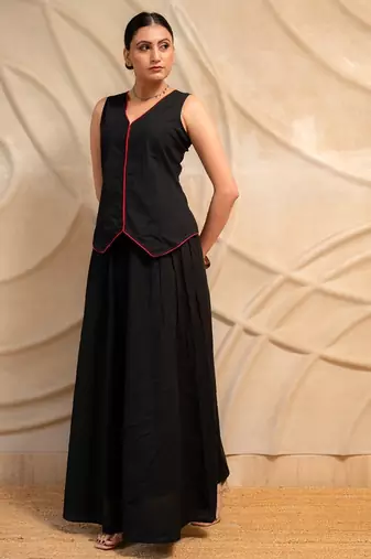 black sleeveless v-neck top with flared skirt set of 2