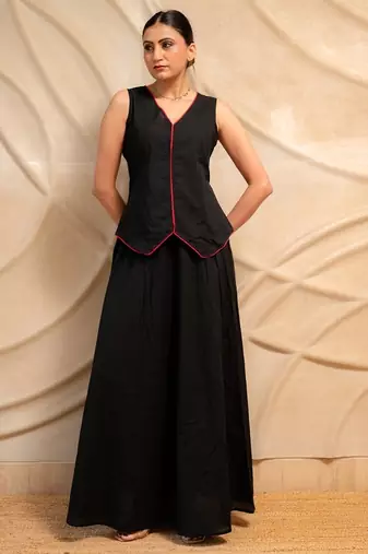 black sleeveless v-neck top with flared skirt set of 2