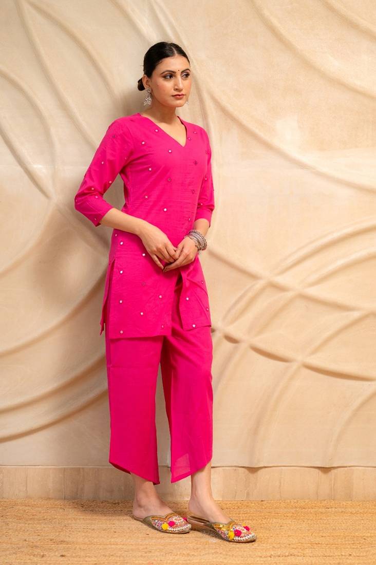 Pink embellished straight kurta with pants  set of 2