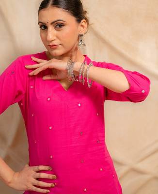 Pink embellished straight kurta with pants  set of 2 3