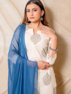 Off white printed straight kurta with pants & blue dupatta  set of 3 2
