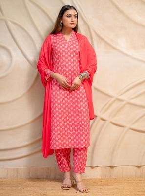 Pink printed kurta with pants & dupatta  set of 3 4