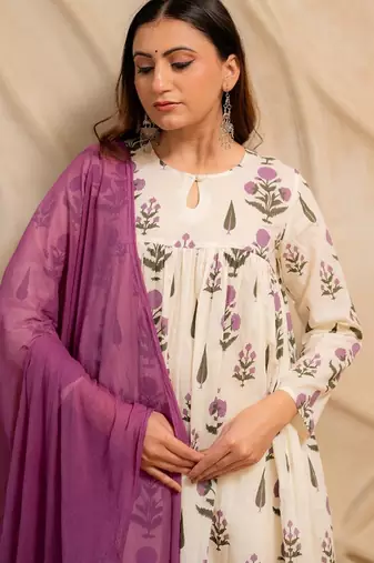 Ivory floral printed straight kurta with pants & purple dupatta  set of 3