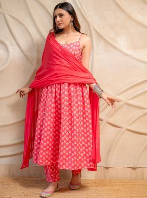 Pink printed sleeveless kurta with pants & dupatta  set of 3 2
