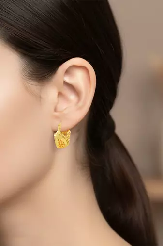 Golden daliya shape earring