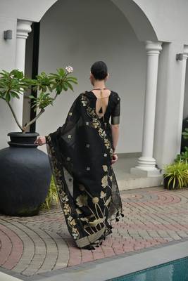 Black premium jute linen silk blend saree with zari weaved pallu double shaded border 2