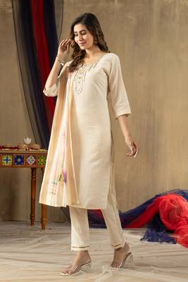 Off white embroidered shimmer gold silk kurta set with dupatta 2