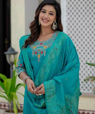 Turquoise embroidered roman silk kurta set with dupatta 3