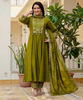 Mehendi embroidered viscose roman silk kurta set with dupatta 4