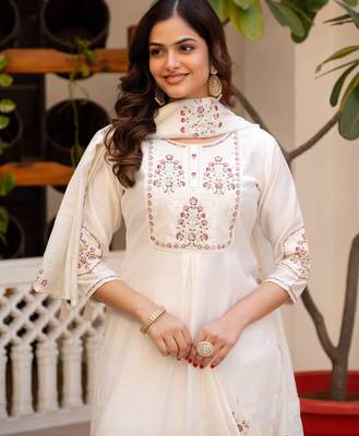 White embroidered viscose mango silk kurta set with dupatta 3