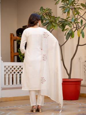 White embroidered viscose mango silk kurta set with dupatta 4