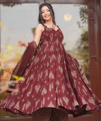 Maroon maslin heavy digital printed kurta set with dupatta 3