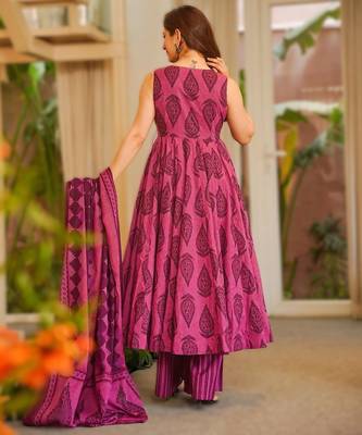 Pink maslin heavy digital printed kurta set with dupatta 2