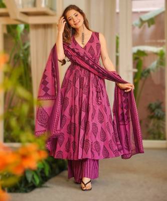 Pink maslin heavy digital printed kurta set with dupatta 3